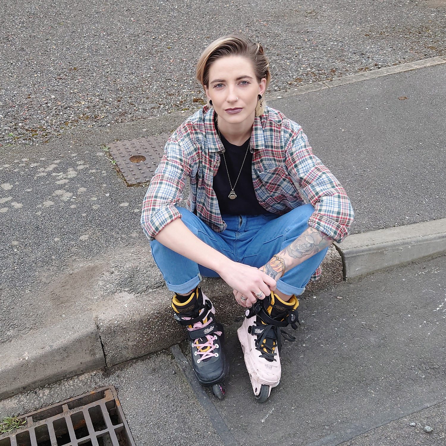 WOMEN ON WHEELS: 24 VOICES FROM INSIDE ROLLERBLADING